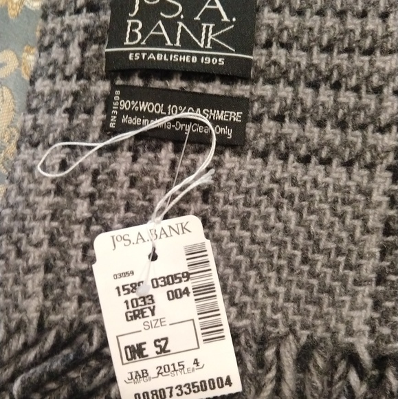 Two scarves one grey and one blue - Picture 2 of 3